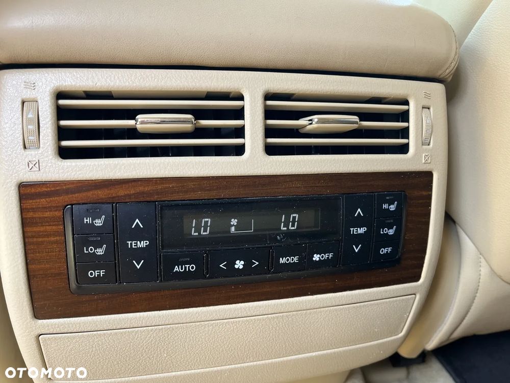 Toyota Land Cruiser LC 4.6 Prestige - 11