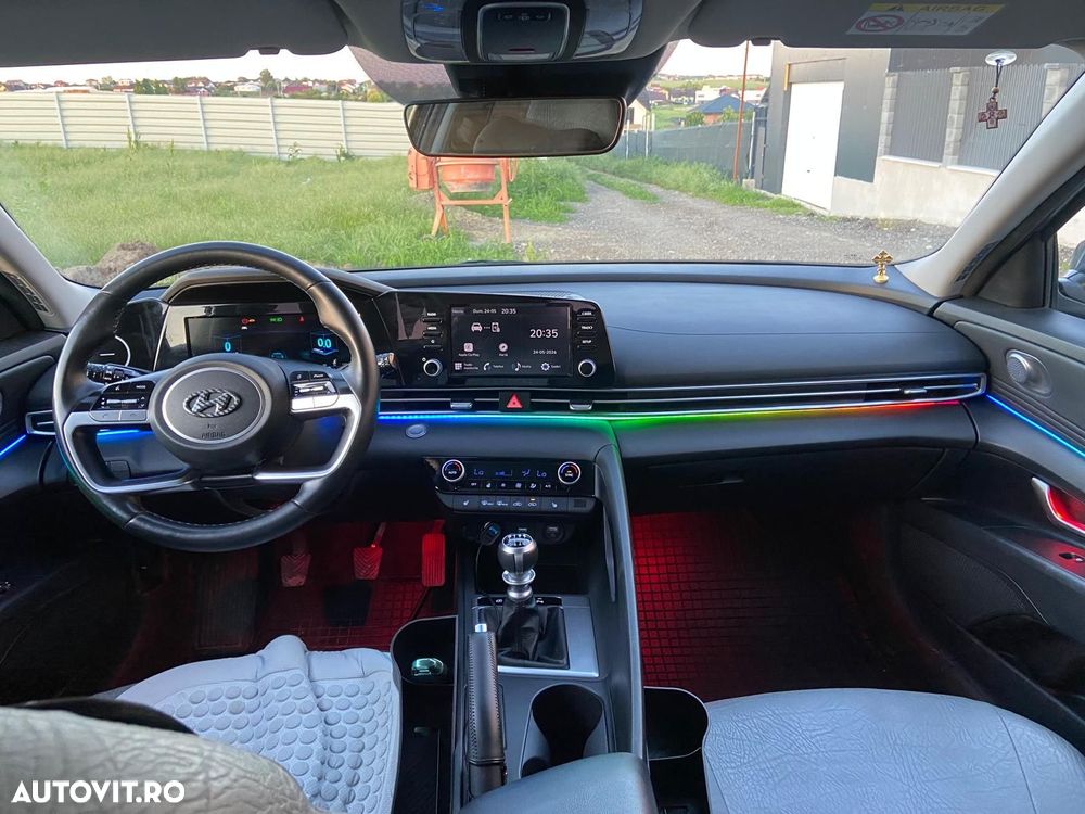 Hyundai Elantra 1.6 l 123 CP 6MT Exclusive - 16