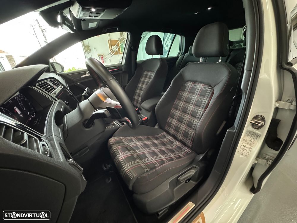 VW Golf 2.0 TSI GTI DSG Performance - 14
