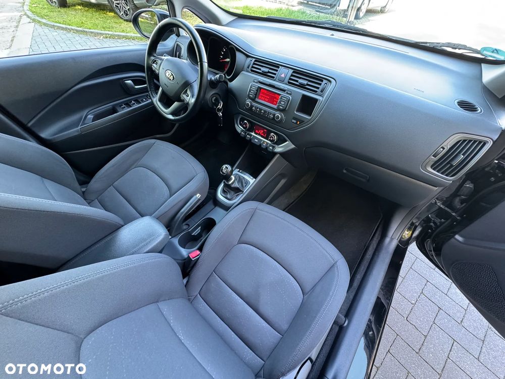 Kia Rio - 33