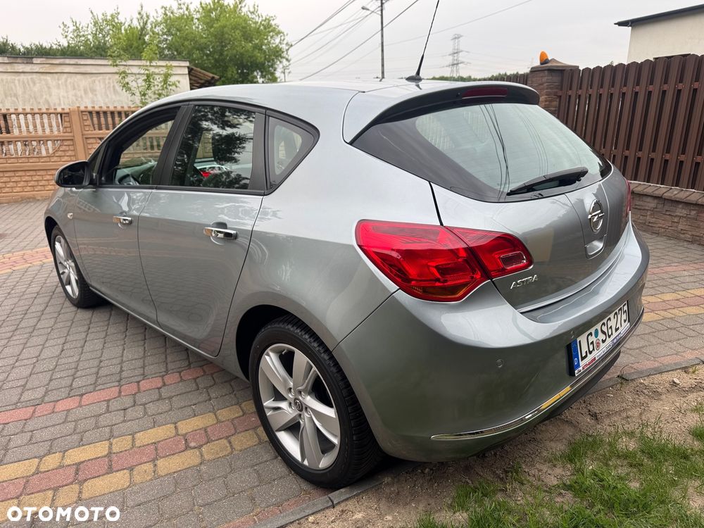 Opel Astra 1.6 Enjoy EU6 - 9
