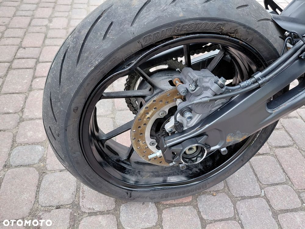 Yamaha R7 - 16