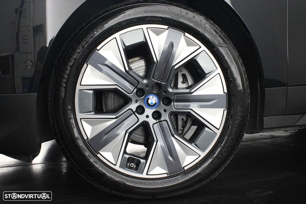 BMW iX xDrive 40 - 47