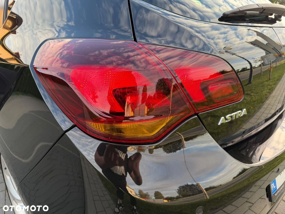Opel Astra 1.6 Turbo Sport - 26