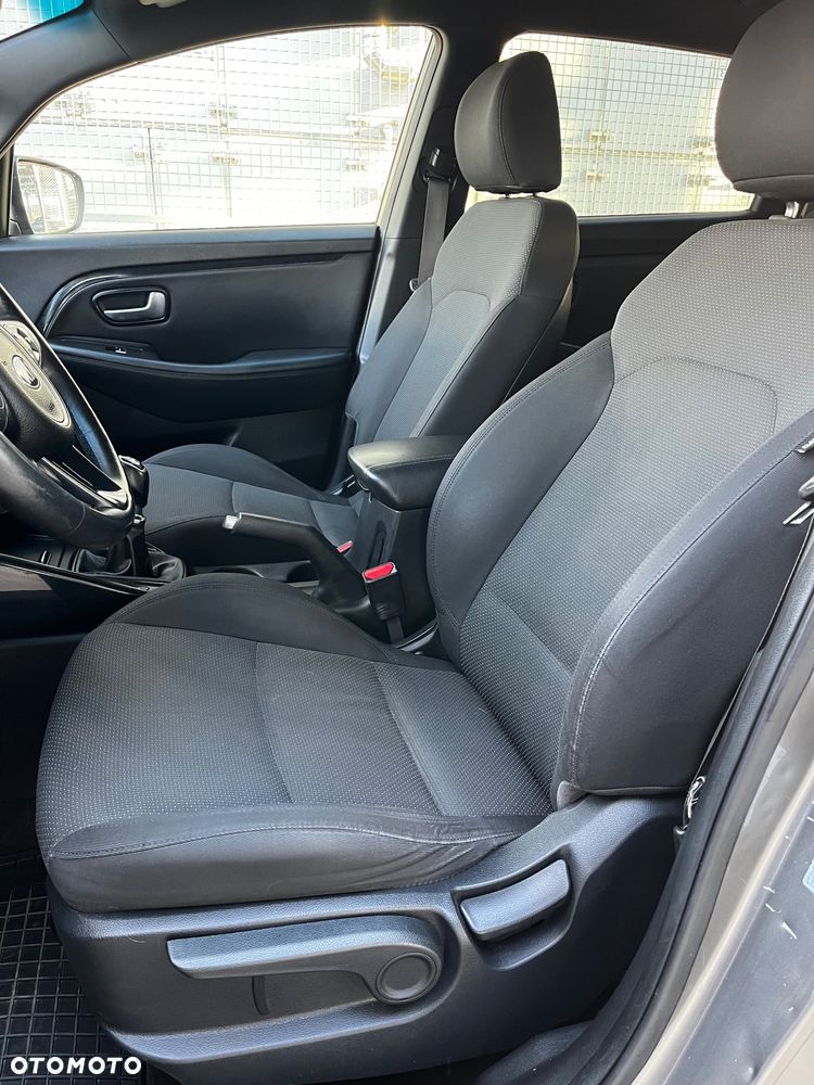 Kia Carens - 22