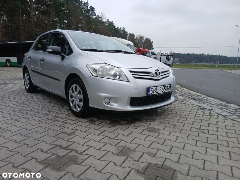 Toyota Auris 1.33 VVT-i Terra - 1