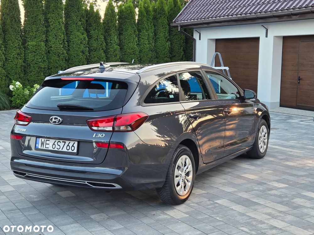 Hyundai i30 1.5 DPI Classic + - 26