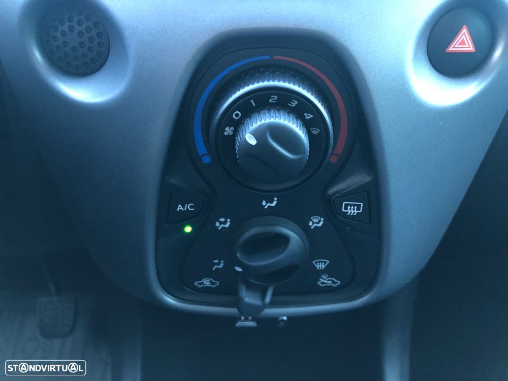 Toyota Aygo 1.0 X-Play Plus MM - 38