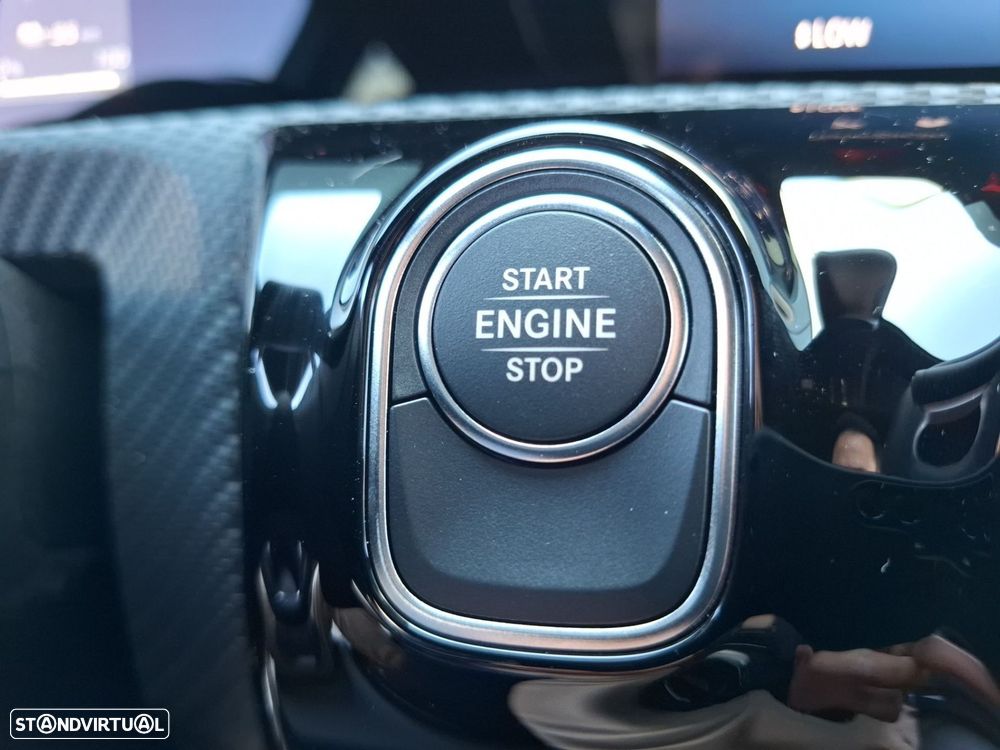 Mercedes-Benz a-250-limousine e - 18