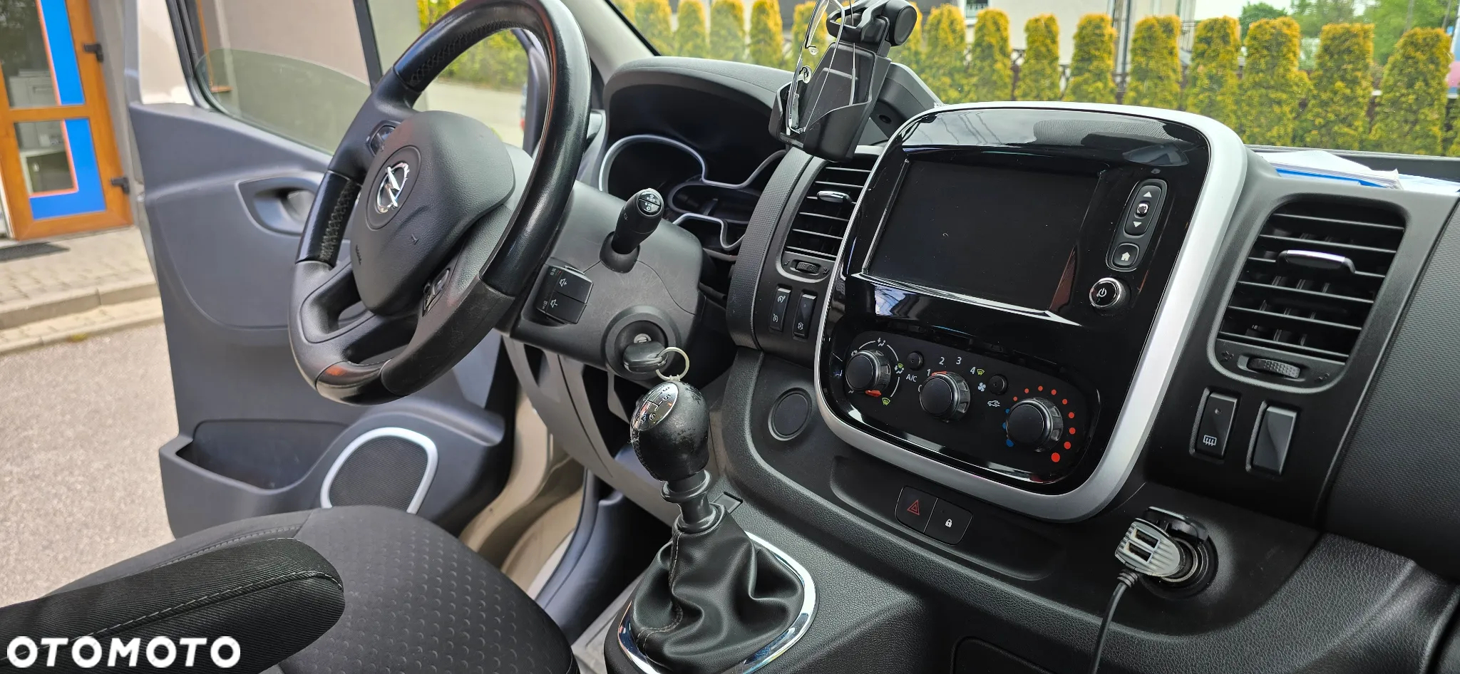 Opel Vivaro - 10