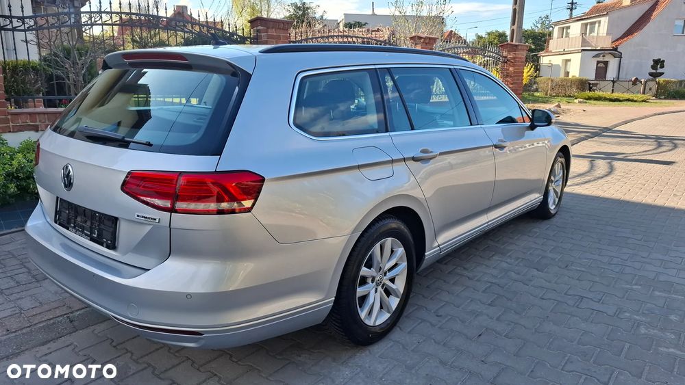 Volkswagen Passat - 4