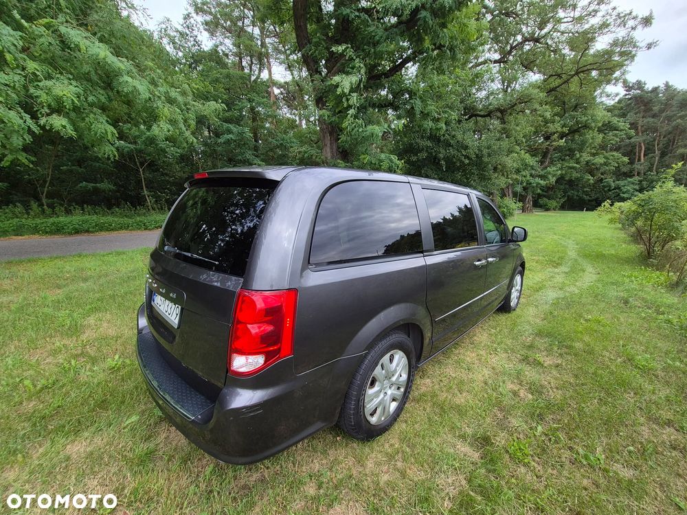 Dodge Grand Caravan - 9