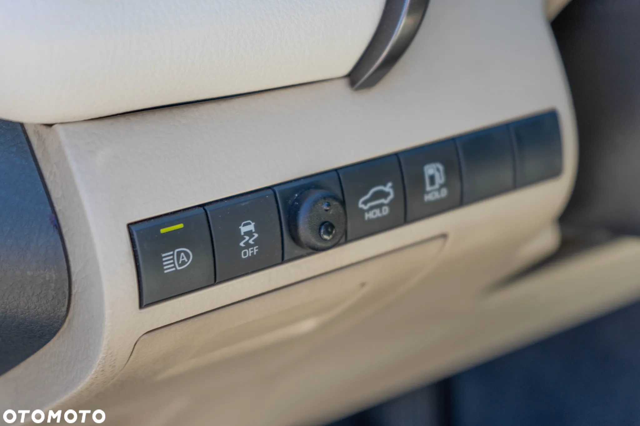 Toyota Camry 2.5 Hybrid Executive CVT - 34