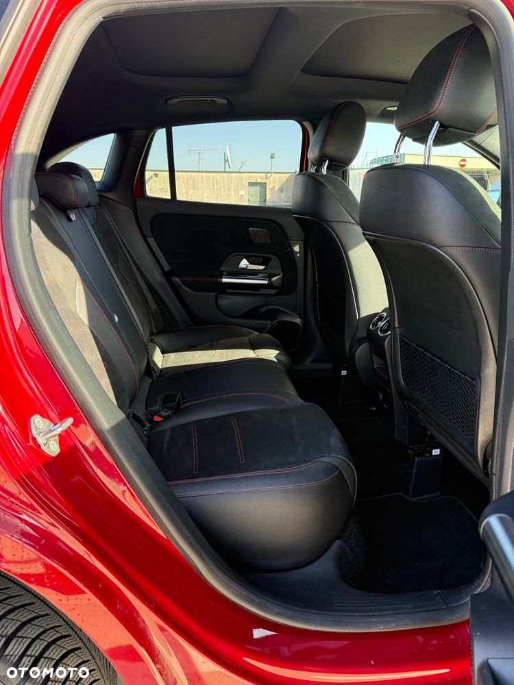 Mercedes-Benz GLA 180 d Business Edition - 29