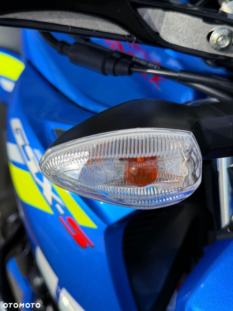 Suzuki GSX - 12