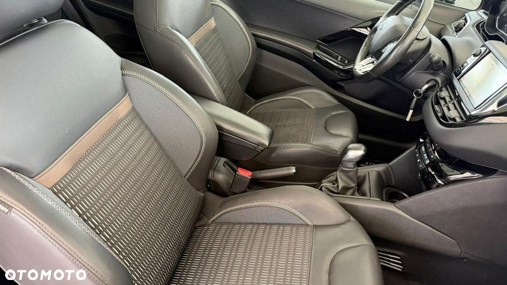 Peugeot 208 - 30