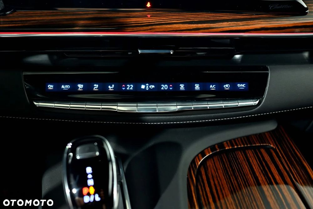 Cadillac Escalade - 34