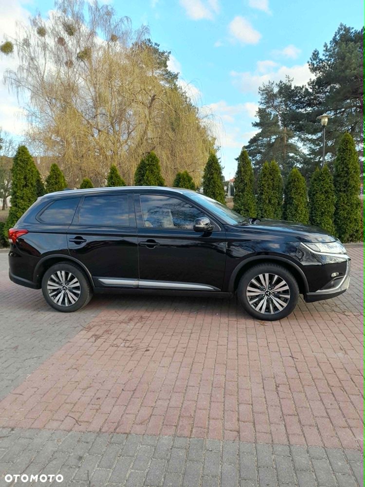 Mitsubishi Outlander - 2