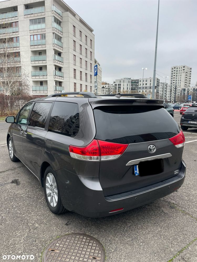 Toyota Sienna 3.5 XLE AWD - 5