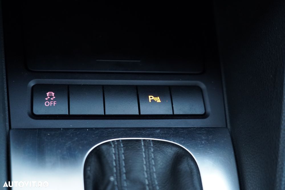 Volkswagen Golf Variant 2.0 TDI DPF DSG Highline - 29