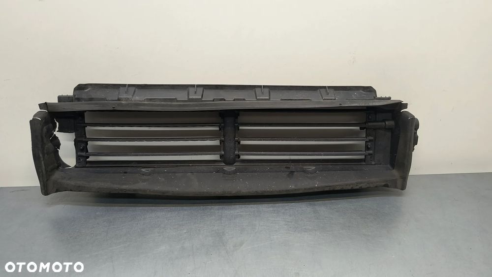 VOLVO XC60 II wlot dolna kierownica powietrza - 1