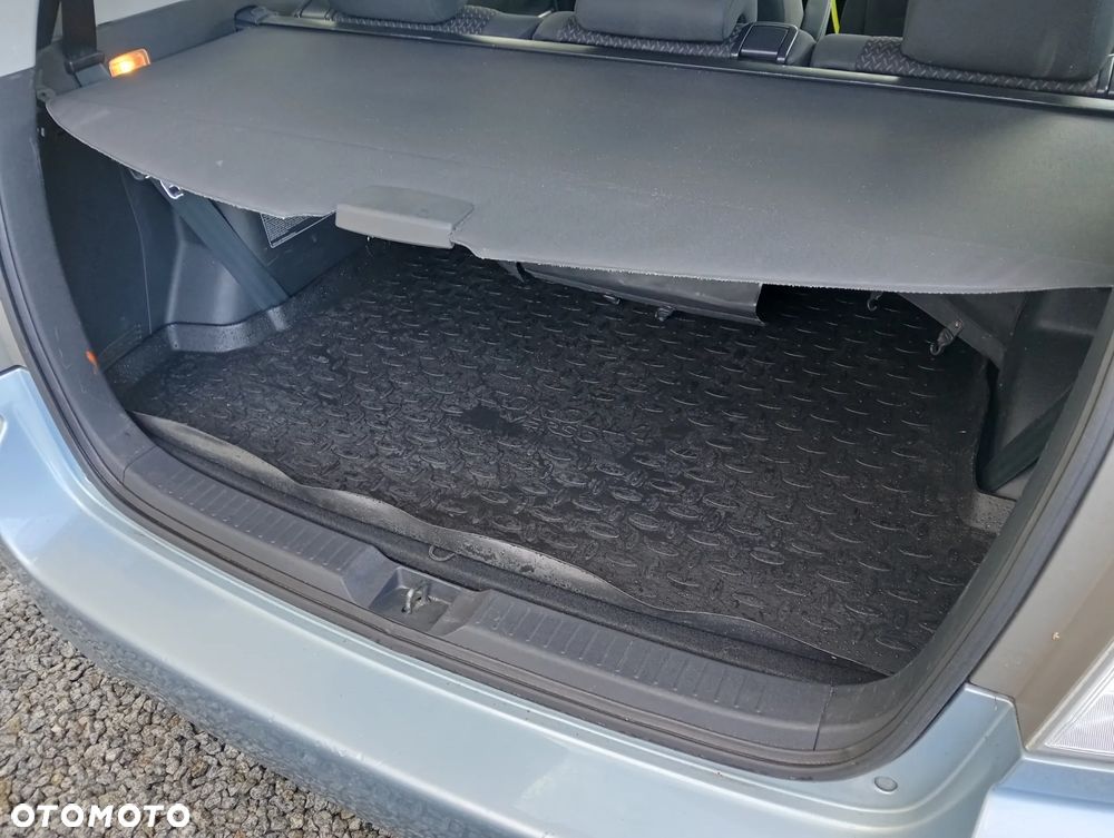 Toyota Corolla Verso 1.8 Sol + 7os - 11