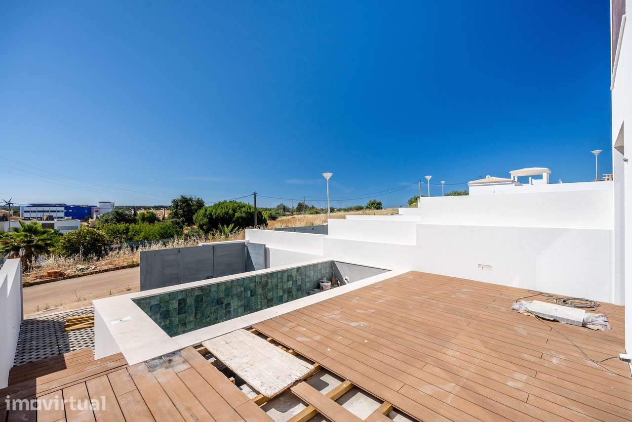 Moradia Geminada T3+1 nova com piscina | Belavista, Ferragudo - Grande imagem: 4/27