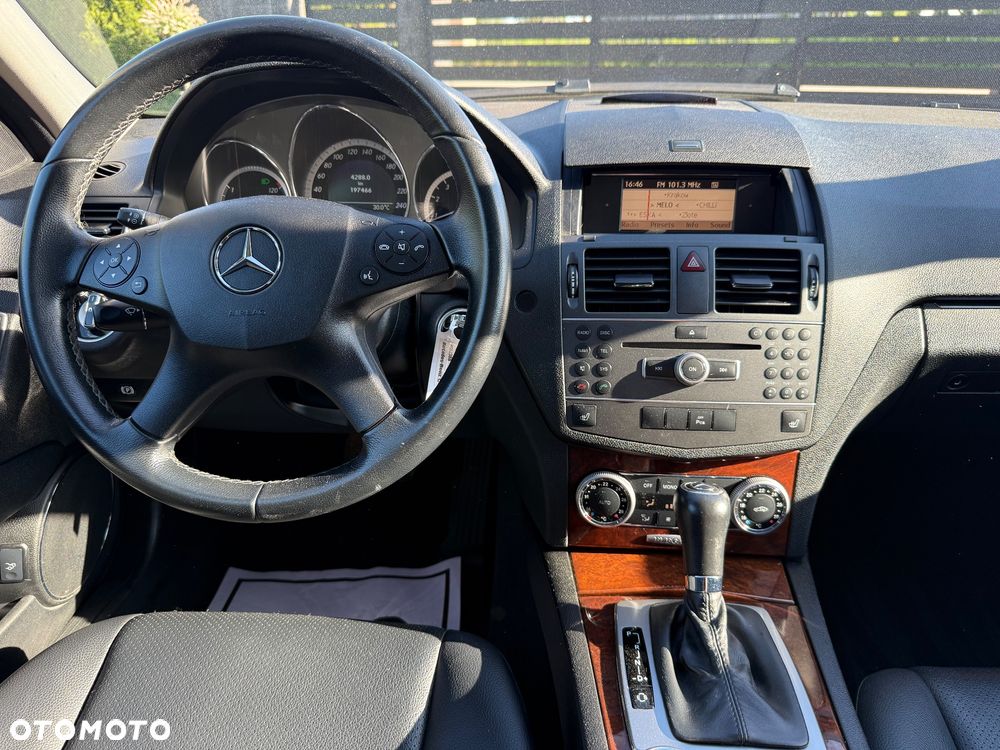 Mercedes-Benz Klasa C 180 CGI Automatik BlueEFFICIENCY Elegance - 30