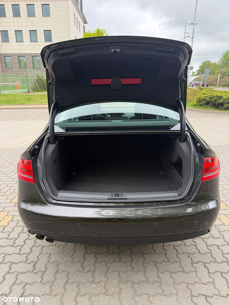 Audi A4 Limousine - 8