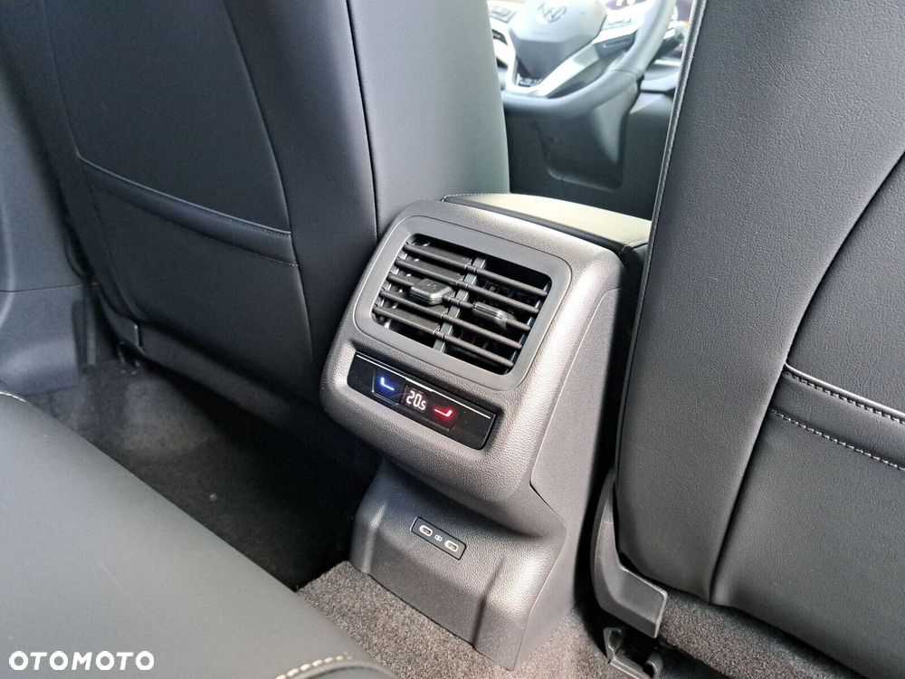 Volkswagen T-Roc - 23