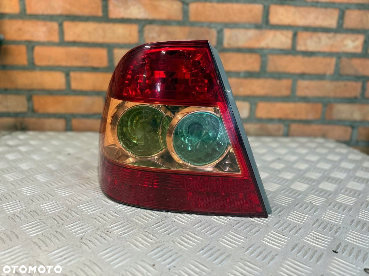 LAMPA LEWA TYLNA TOYOTA COROLLA E12 SEDAN - 2