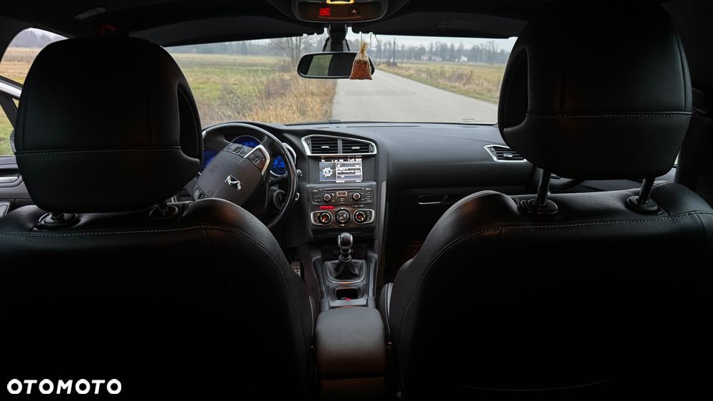 Citroën DS4 HDi 110 SoChic - 11