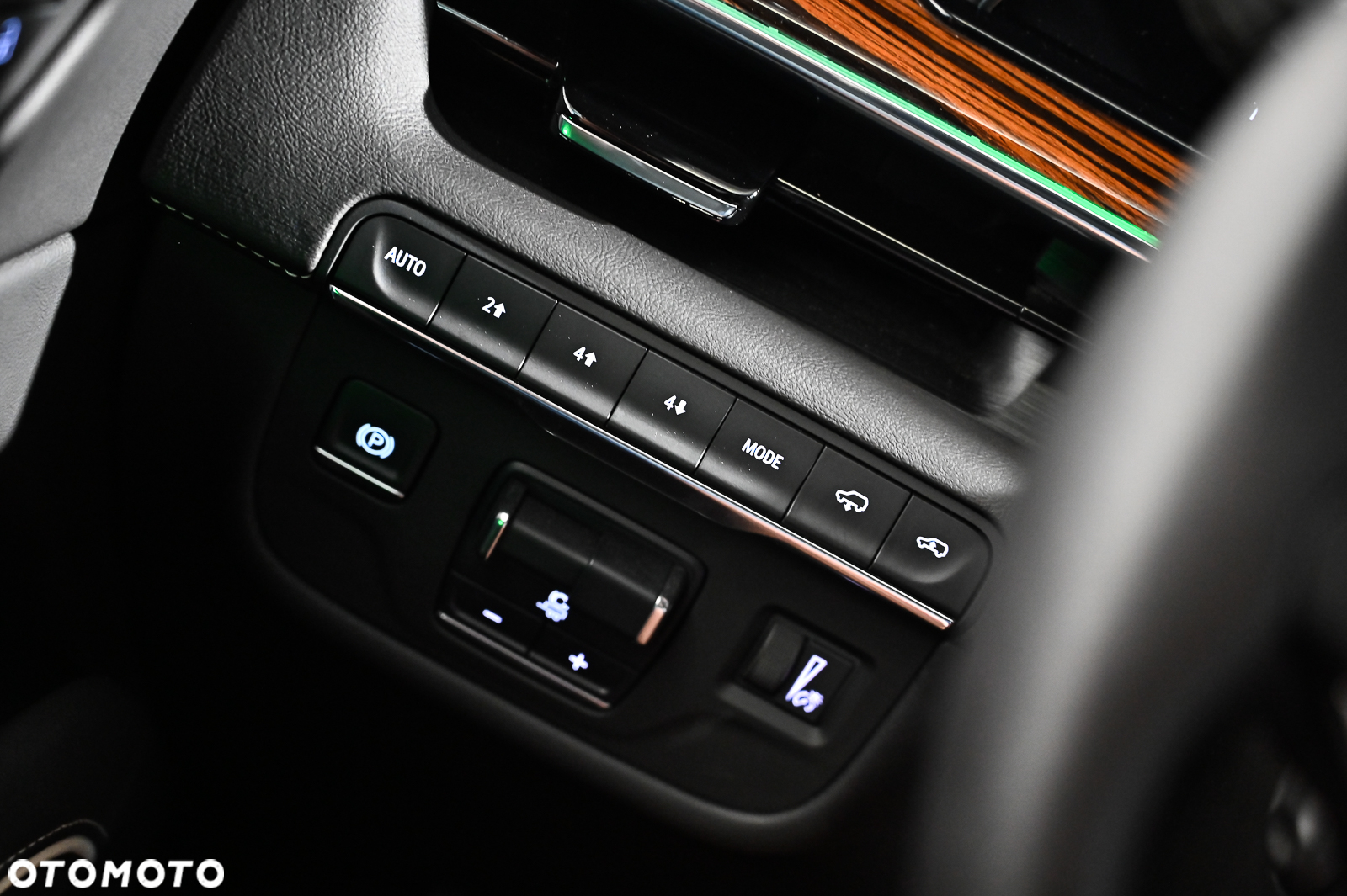 Cadillac Escalade - 25