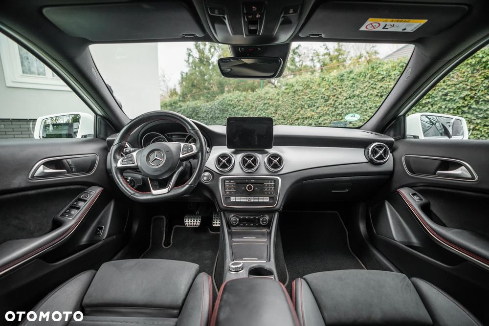 Mercedes-Benz GLA 200 7G-DCT AMG Line - 15