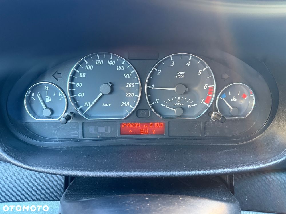 BMW Seria 3 325i - 24