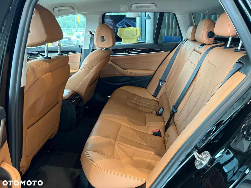 BMW Seria 5 530i xDrive mHEV - 19