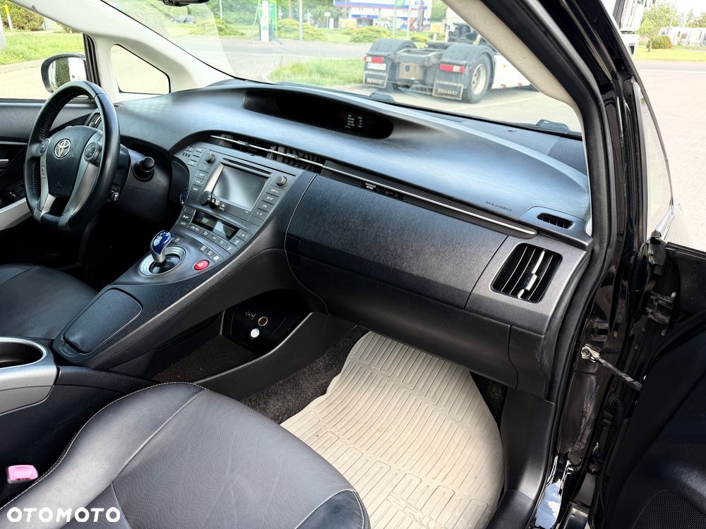 Toyota Prius 1.8 HSD Prestige - 17