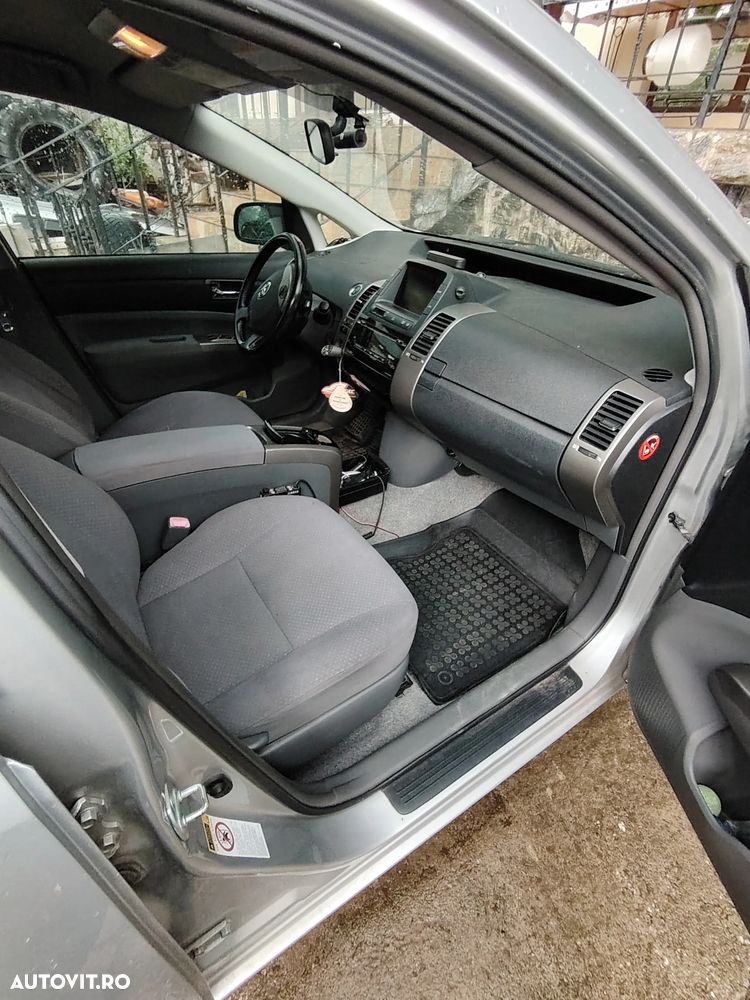 Toyota Prius (Hybrid) Luna - 4