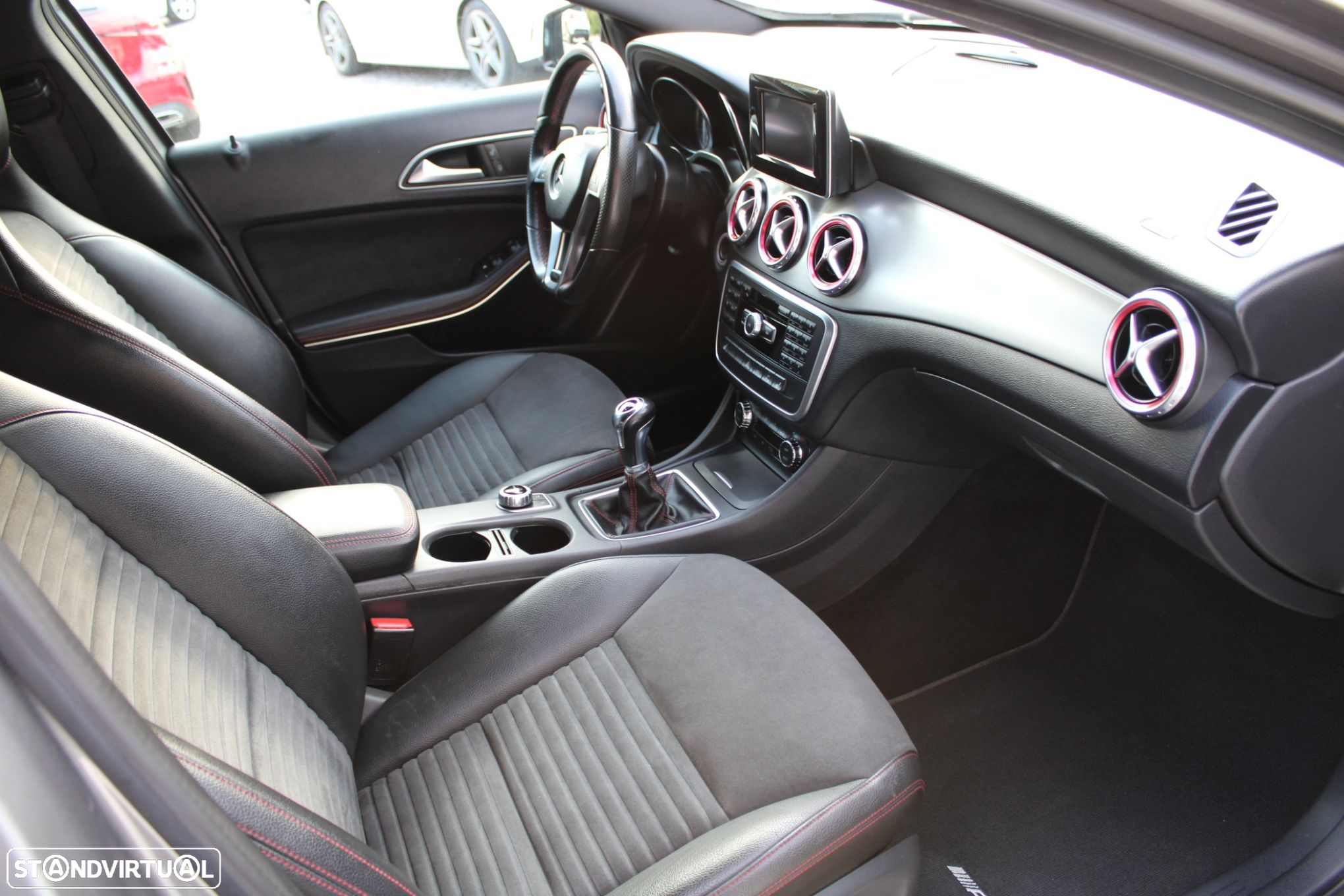 Mercedes-Benz GLA 200 CDi AMG Line - 11