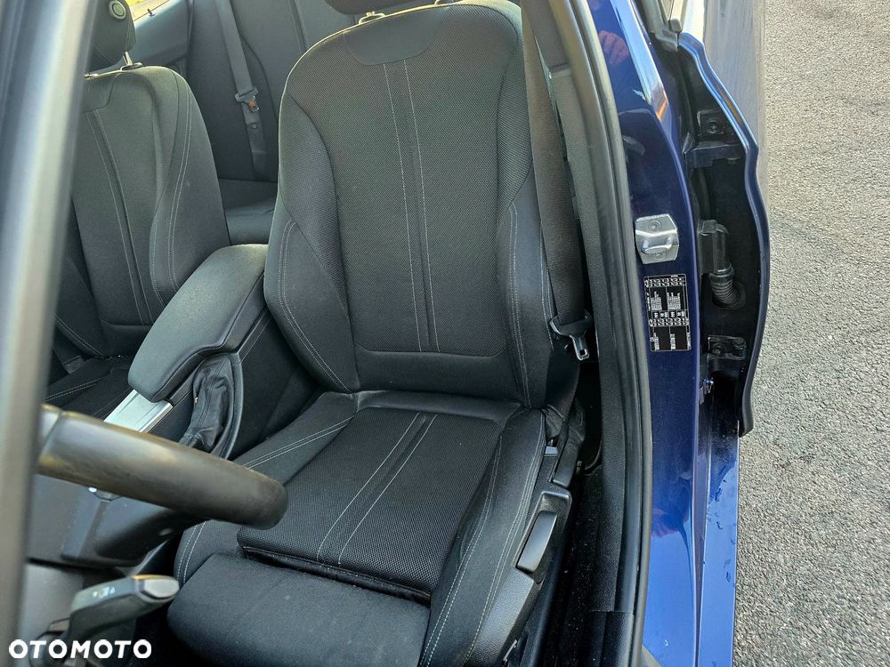 BMW Seria 3 318d Sport Line Shadow - 11
