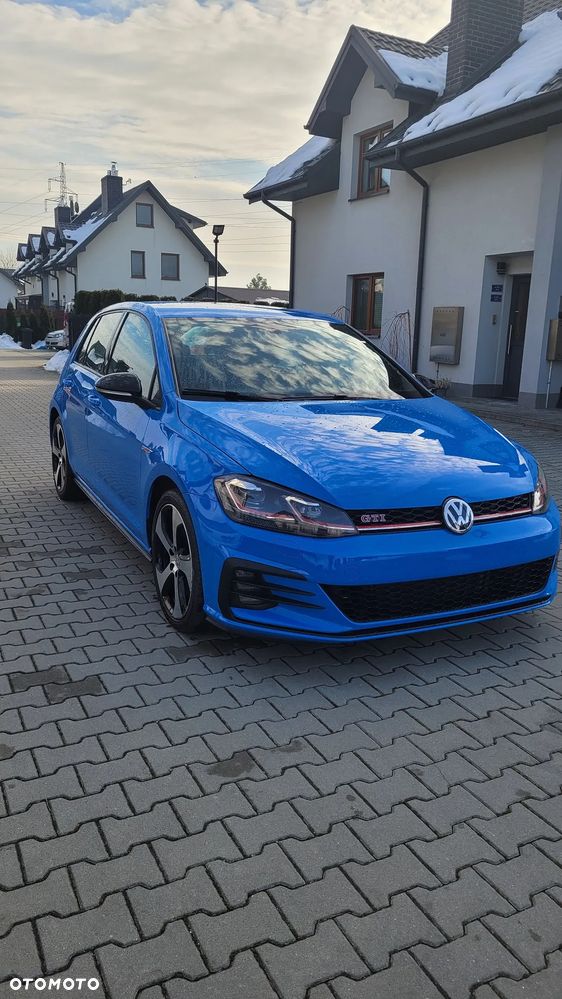 Volkswagen Golf - 10