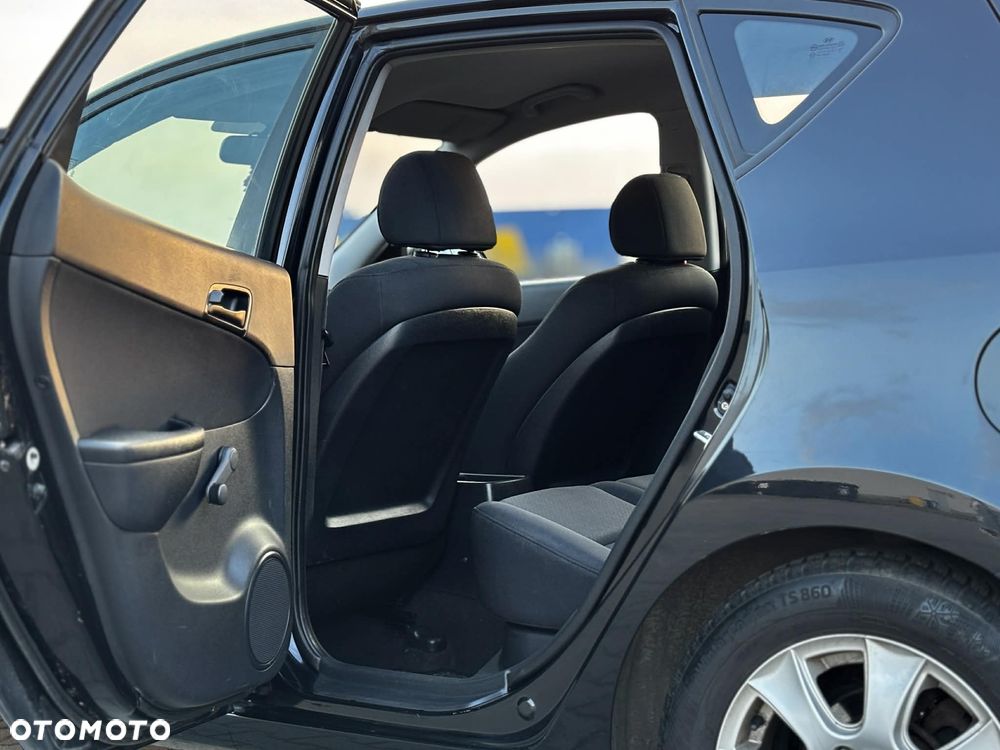 Hyundai i30 1.4 Base + - 16