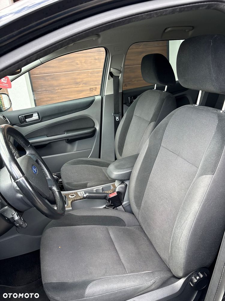Ford Focus 1.8 Ghia - 18
