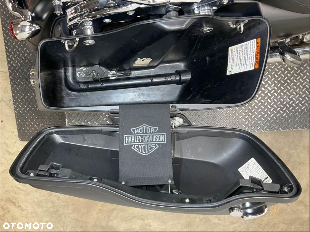 Harley-Davidson Touring Street Glide - 19