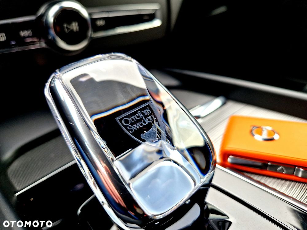 Volvo XC 60 B4 D Plus Dark - 23