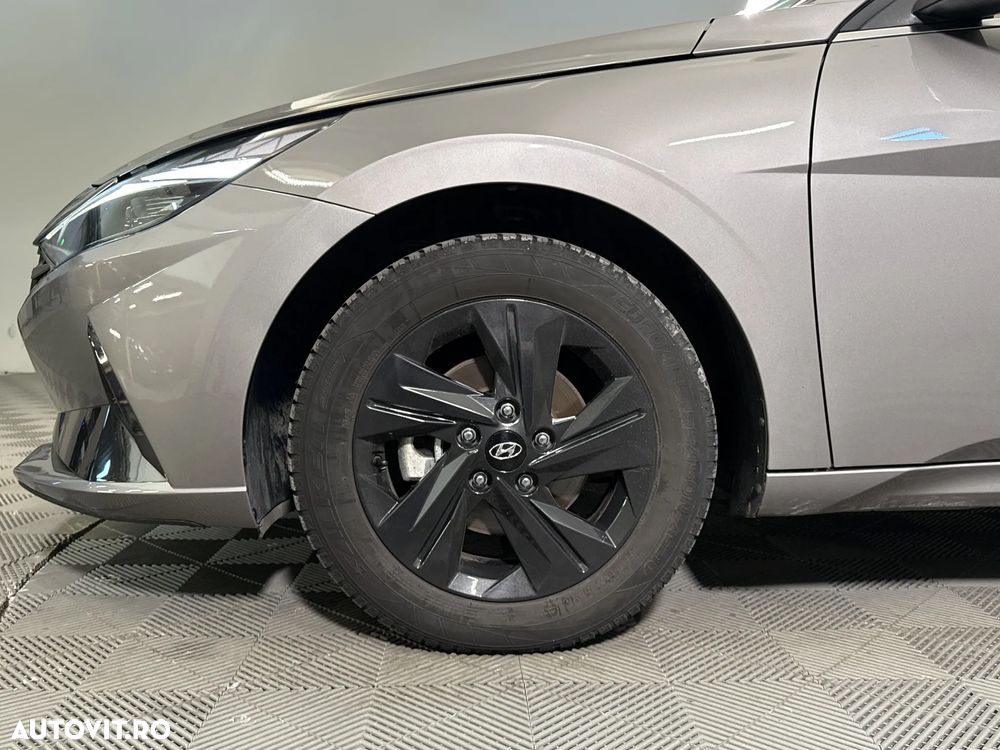 Hyundai Elantra - 14