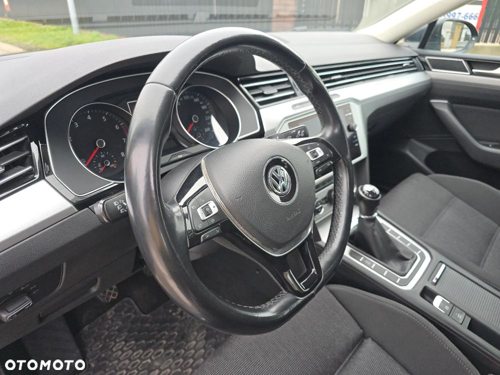 Volkswagen Passat - 13