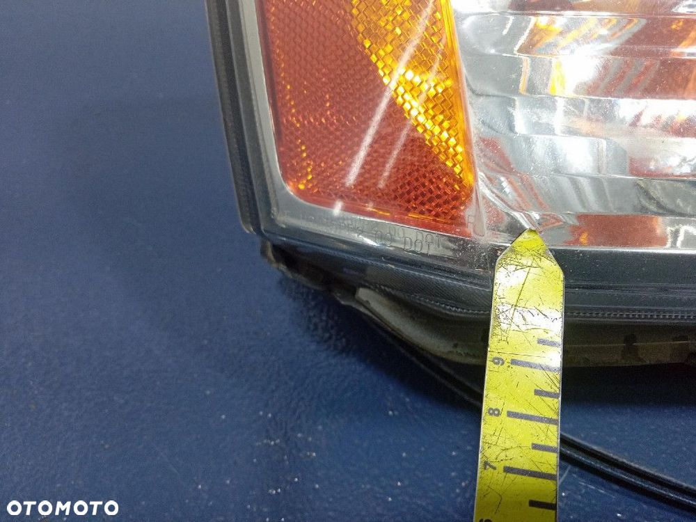 MITSUBISHI ENDEAVOR REFLEKTOR PRAWY LAMPA PRZÓD - 10