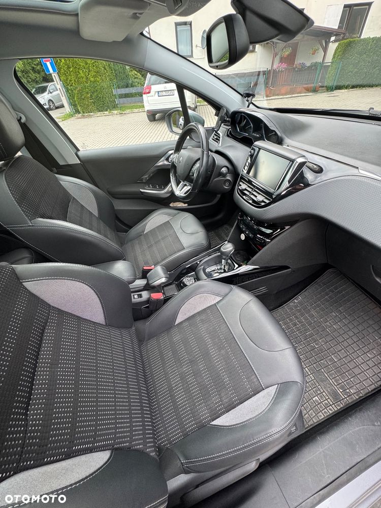 Peugeot 2008 1.2 Pure Tech Allure S&S EAT6 - 4