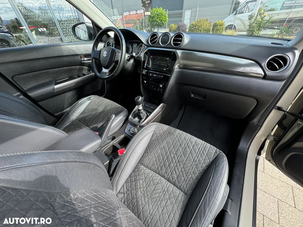 Suzuki Vitara 1.4 Boosterjet AllGrip MHEV Luxus - 22